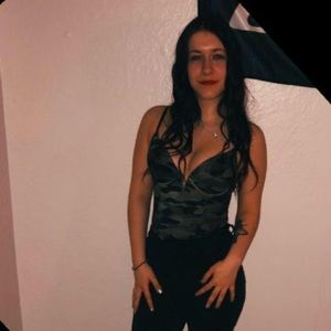 Meet your Posher, Synthia